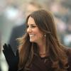 La duchesse de Cambridge, Kate Middleton, enceinte et détendue se rend au Fishing Heritage Centre à Grimsby le 5 mars 2013.