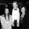 Jon Voight et sa fille Angelina Jolie, avec Valerie Harper à Los Angeles, le 9 avril 1991.