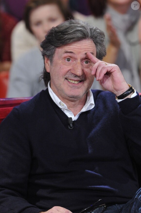 Daniel Auteuil lors de l'enregistrement de l'émission Vivement dimanche diffusée le 10 mars 2013 sur France 2
