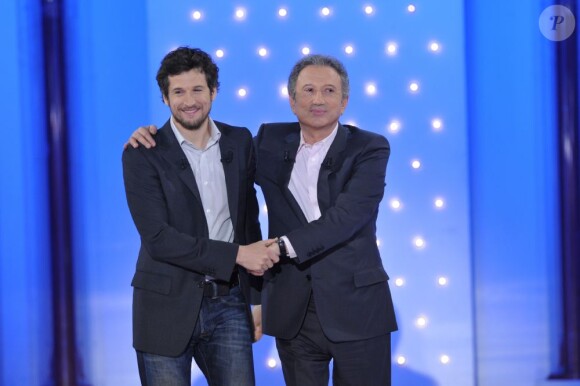 Guillaume Canet, Michel Drucker lors de l'enregistrement de l'émission Vivement dimanche diffusée le 10 mars 2013 sur France 2