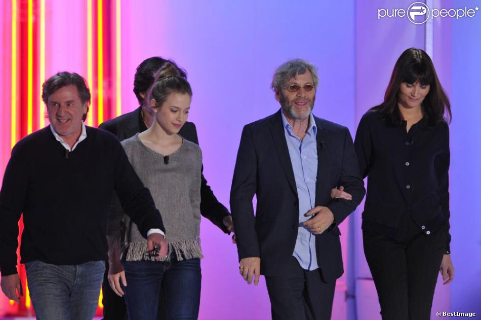 Daniel Auteuil, Lou de Laâge, Tchéky Karyo et Marina Hands lors de l&#039;enregistrement de l&#039;émission Vivement dimanche diffusée le 10 mars 2013 sur France 2
