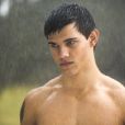 Taylor Lautner torse nu dans Twilight 2