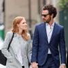 Jessica Chastain et son compagnon Gian Luca Passi se promènent main dans la main dans le Marais à Paris, le 6 mars 2013.