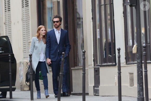 Balade en amoureux pour Jessica Chastain et Gian Luca Passi dans le Marais à Paris, le 6 mars 2013.