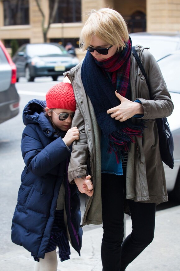 Michelle Williams et sa fille Matilda font du shopping à New York le 6 mars 2013