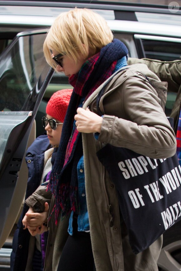 Michelle Williams et Matilda, sa fille, en séance shopping à New York le 6 mars 2013