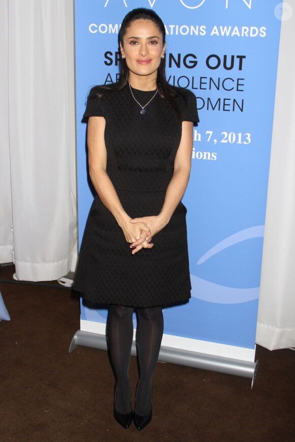 Salma Hayek, ambassadrice mondiale de la Avon Foundation for Women, s'engage contre les violences faites aux femmes et assiste aux Avon Communications Awards: Speaking Out About Violence Against Women au siège de l'ONU. New York, le 7 mars 2013.