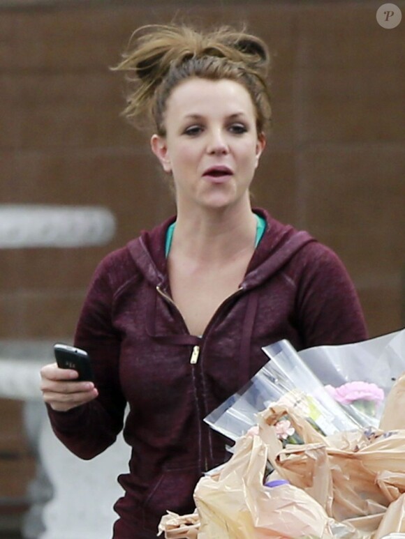 Britney Spears faisant ses courses dans un supermarché de Los Angeles, vendredi 8 mars 2013.