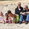 Heidi Klum sur une plage de Los Angeles, en compagnie de ses enfants et de son petit ami Martin Kirsten, le 10 mars 2013.