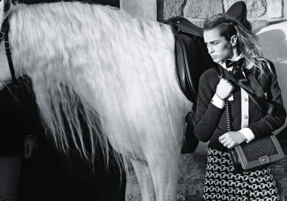 Nouvelle campagne Boy de Chanel avec Alice Dellal. Photographiée par Karl Lagerfeld.
