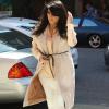 La star de télé-réalité Kim Kardashian enceinte se rend à un rendez-vous à Los Angeles, le 12 mars 2013. Dans la matinée, la jeune femme était habillée en jupe.