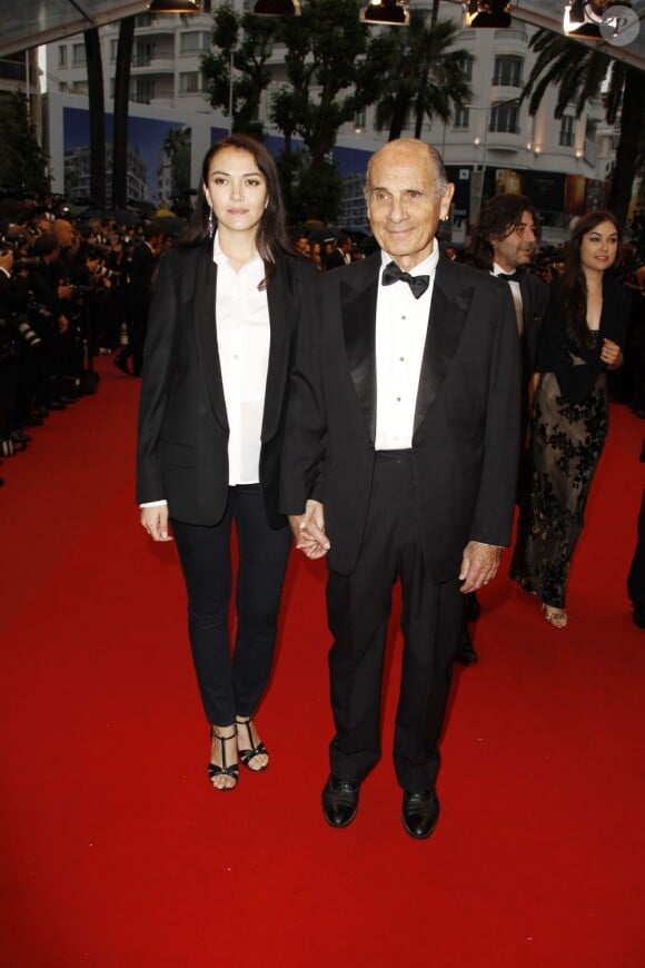 L'acteur et chanteur Guy Marchand et sa femme Adelina. Le 27 mai 2012 au Festival de Cannes.