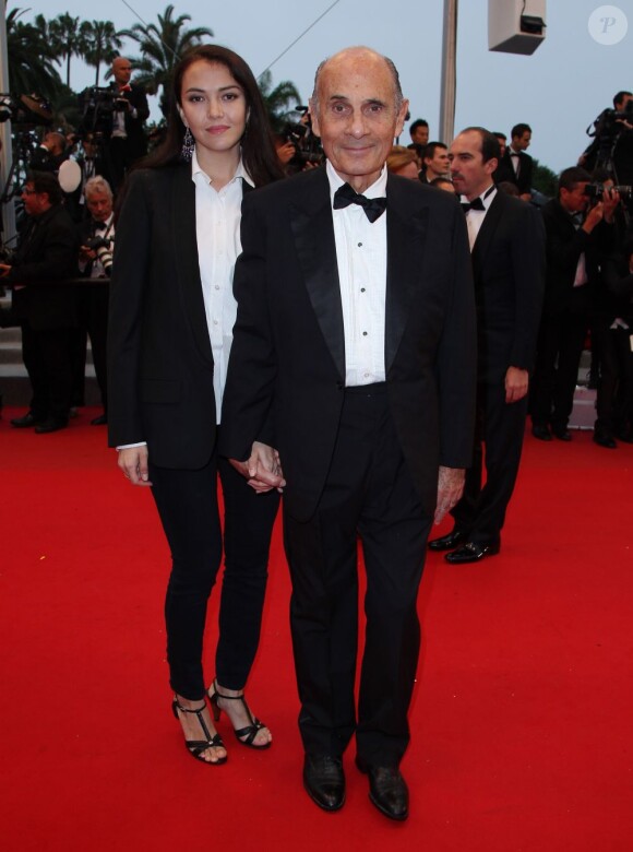 Guy Marchand, 75 ans, et sa femme Adelina, 36 ans. Le 27 mai 2012 au Festival de Cannes.