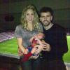 Shakira, Gerard Piqué et leur petit Milan le 12 mars 2013 à Barcelone après la victoire du FC Barcelone sur le Milan AC (4-0) en huitième de finale de la ligue des champions