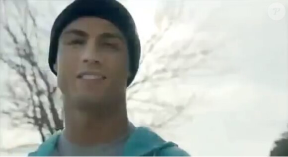 Cristiano Ronaldo heureux avec la Banco Espirito Santo pour leur dernière campagne de pub