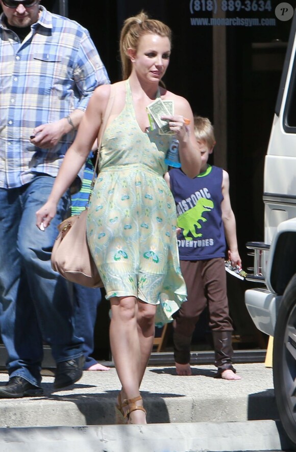 Britney Spears emmène ses fils Sean et Jayden à leur cours de gym a Thousand Oaks, le 13 mars 2013.