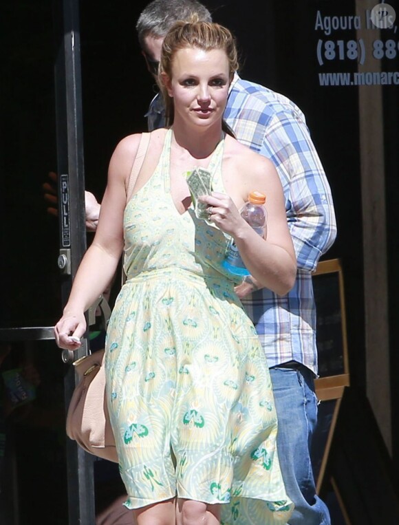 Britney Spears dans les rues de Thousand Oaks, le 13 mars 2013.