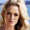 Reeva Steenkamp sur une plage du Mozambique lors d'un shooting photo