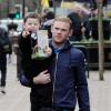 Wayne Rooney et son fils Kai, heureux petit garçon, dans les rues de Manchester le 14 mars 2013