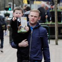 Wayne Rooney : Papa attentionné avec son petit Kai, mari indigne avec Coleen !