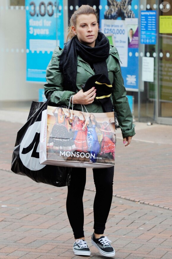 Coleen Rooney lors d'une session shopping dans les rues de Manchester le 14 mars 2013