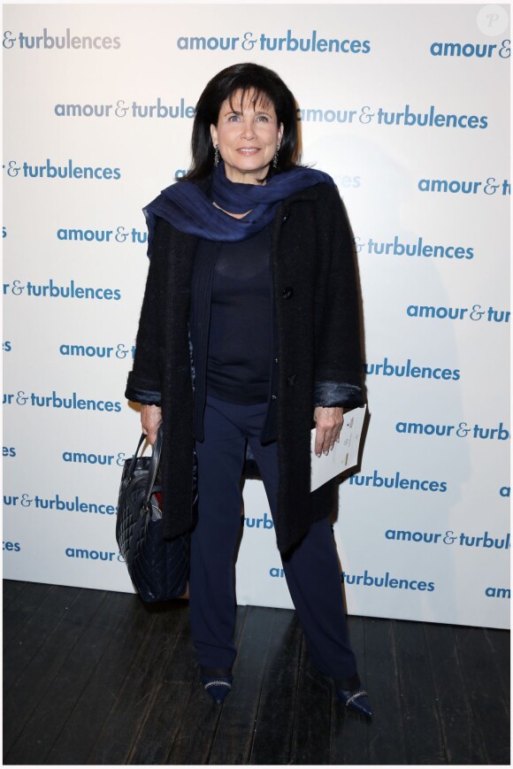 Anne Sinclair pose avant la première du film Amour & Turbulences au Publicis, Paris, le 18 mars 2013.