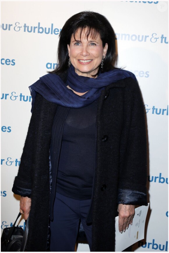 Anne Sinclair tout sourire à la première du film Amour & Turbulences au Publicis, Paris, le 18 mars 2013.