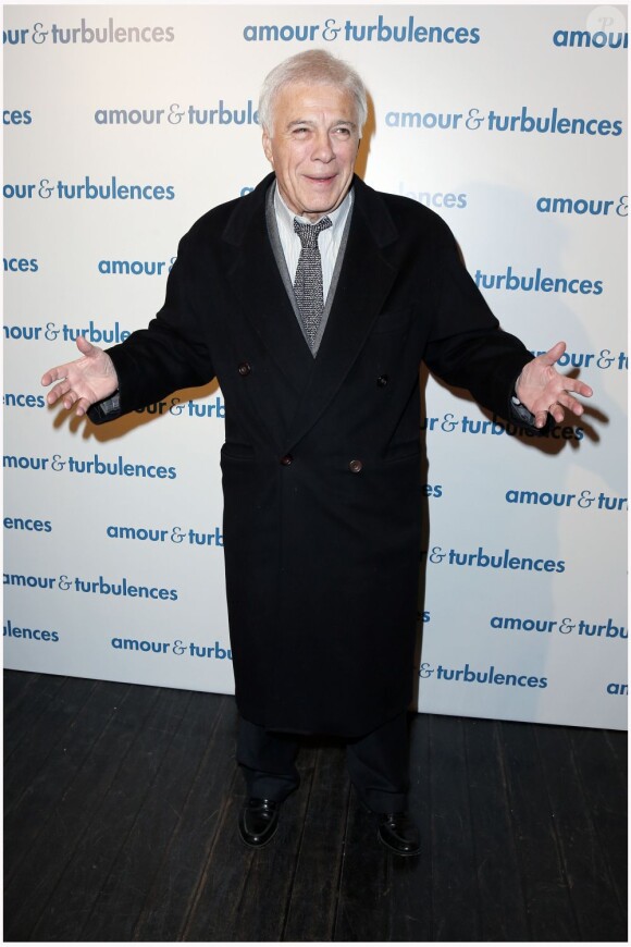 Guy Bedos heureux lors de la première du film Amour & Turbulences au Publicis, Paris, le 18 mars 2013.
