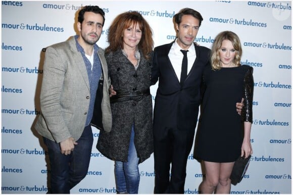 Jonathan Cohen, Clémentine Célarié, Nicolas Bedos, Ludivine Sagnier posent à la première du film Amour & Turbulences au Publicis, Paris, le 18 mars 2013.