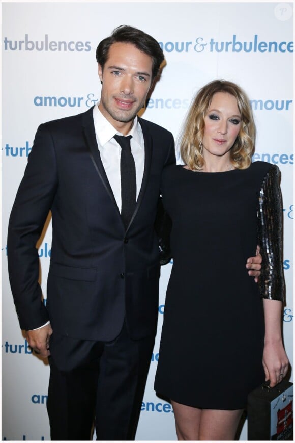 Ludivine Sagnier et Nicolas Bedos, beau couple à la première du film Amour & Turbulences au Publicis, Paris, le 18 mars 2013.