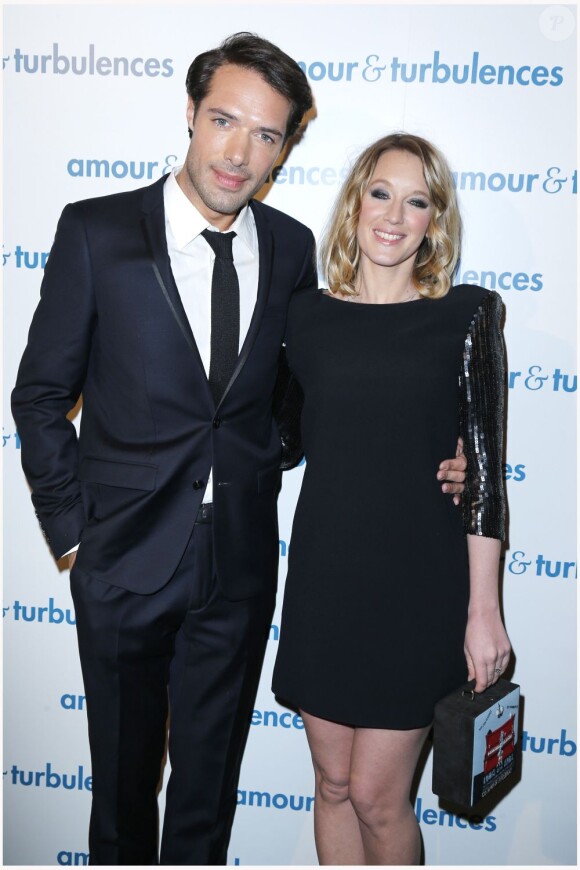Ludivine Sagnier et Nicolas Bedos posent ensemble lors de la première du film Amour & Turbulences au Publicis, Paris, le 18 mars 2013.