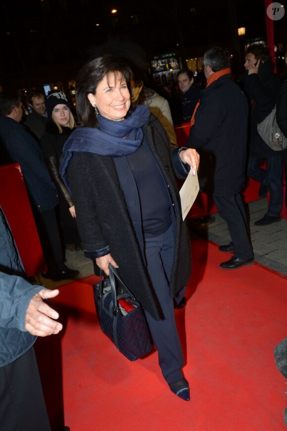 Exclusif - Anne Sinclair arrive au Publicis Cinéma pour la première du film Amour & Turbulences, le 17 mars 2013.