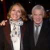 Exclusif - Guy Bedos joliment accompagné de sa femme pour soutenir son fils Nicolas à la première du film Amour & Turbulences, le 17 mars 2013.