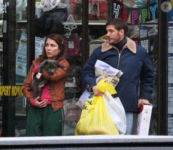 Tom Hardy et Noomi Rapace pendant le tournage du film Animal Rescue à Brooklyn, New York, le 18 mars 2013.