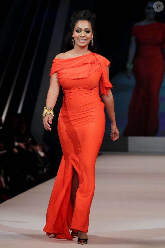 La La Anthony, très en formes au Heart Truth's Red Dress Collection 2012 Fashion Show de New York le 8 février 2012