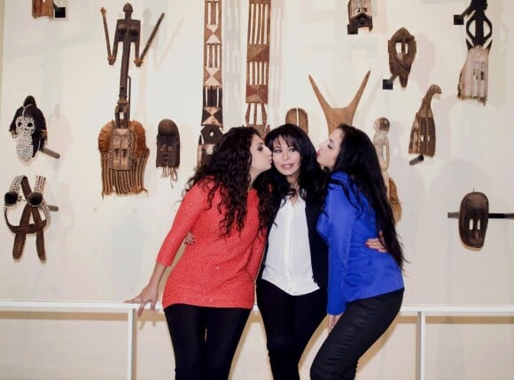 Yamina Benguigui et ses filles Liza et Farah au musée du quai Branly à Paris, le 11 mars 2013.
