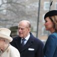  Kate Middleton en visite à la station de métro de Baker Street avec la reine Elizabeth II et le duc d'Edimbourg, le 20 mars 2013. 