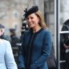 Kate Middleton, enceinte et très chic en manteau Malene Birger, se joignait à la reine Elizabeth II et au duc d'Edimbourg le 20 mars 2013 pour une visite à la station de métro de Baker Street dans le cadre du 150e anniversaire du 'Tube' de Londres.
