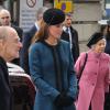 Kate Middleton, enceinte de près de 6 mois, se joignait à la reine Elizabeth II et au duc d'Edimbourg le 20 mars 2013 pour une visite à la station de métro de Baker Street dans le cadre du 150e anniversaire du 'Tube' de Londres.