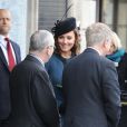  Kate Middleton, enceinte de près de 6 mois, se joignait à la reine Elizabeth II et au duc d'Edimbourg le 20 mars 2013 pour une visite à la station de métro de Baker Street dans le cadre du 150e anniversaire du 'Tube' de Londres. 