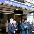  Kate Middleton, duchesse de Cambridge, en visite à la station de métro de Baker Street avec la reine Elizabeth II et le duc d'Edimbourg, le 20 mars 2013, pour les 150 ans du Tube de Londres. 