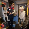  La reine Elizabeth II, avec son mari le duc d'Edimbourg et la duchesse de Cambridge, visitait Baker Street Station le 20 mars 2013 dans le cadre du 150e anniversaire du métro de Londres. 