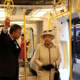  La reine Elizabeth II, avec son mari le duc d'Edimbourg et la duchesse de Cambridge, visitait Baker Street Station le 20 mars 2013 dans le cadre du 150e anniversaire du métro de Londres. 