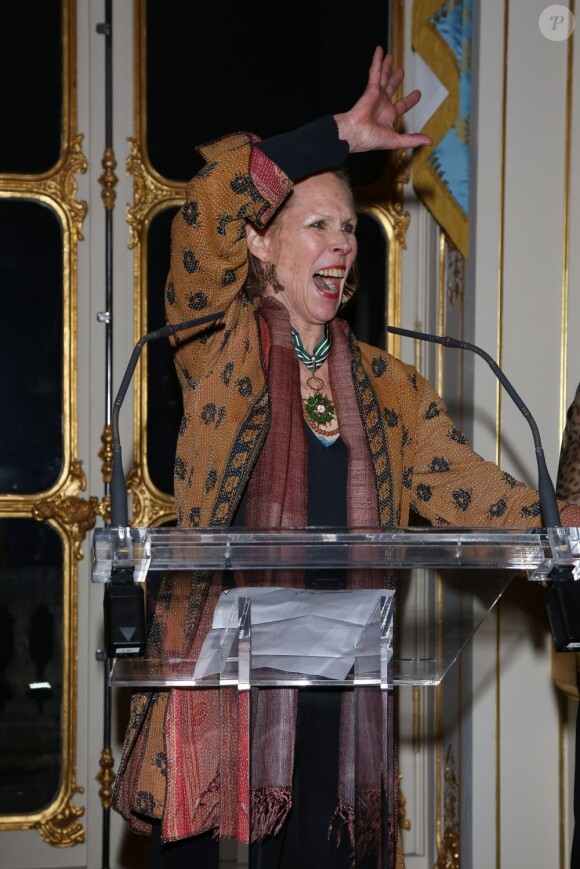 Carolyn Carlson a reçu les insignes de Commandeur de l'ordre des Arts et des Lettres, au ministère de la Culture à Paris, le 20 mars 2013.