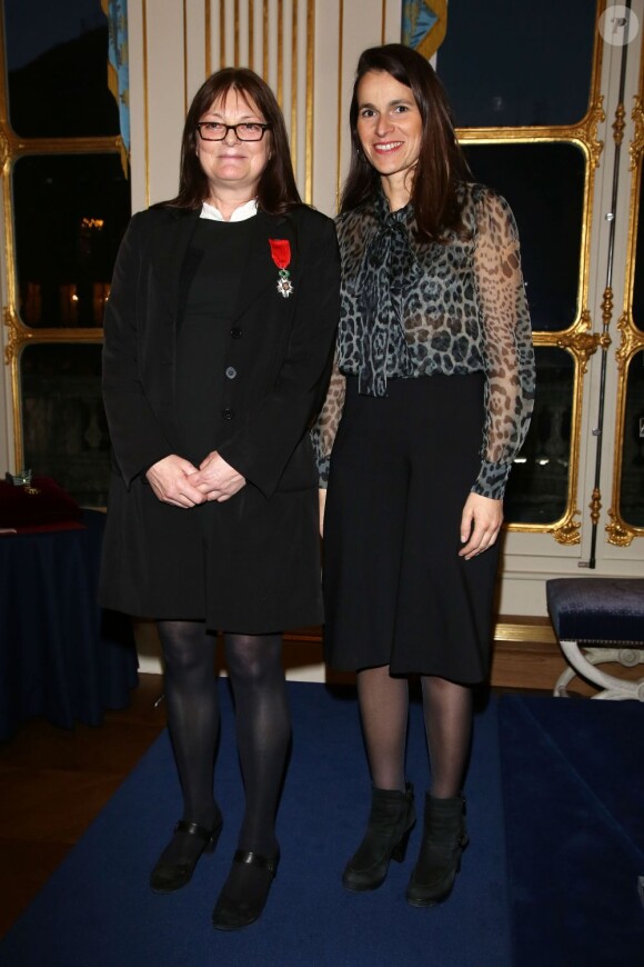 Chantal Lamarre a reçu les insignes de Chevalier de l'ordre national de la Légion d'honneur des mains d'Aurélie Filippetti, au ministère de la Culture à Paris, le 20 mars 2013.