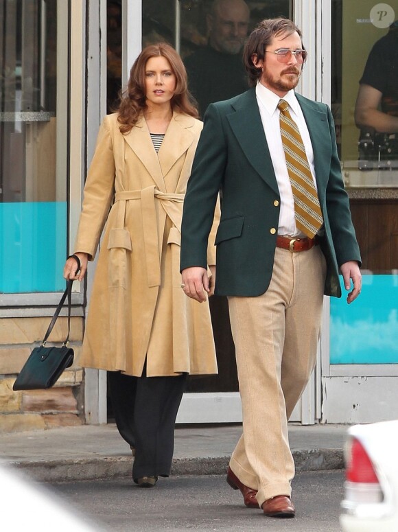 Looks rétro pour Amy Adams et Christian Bale sur le tournage de "Untitled/Abscam" dans le Massachusetts, le 21 mars 2013.