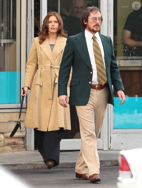 Amy Adams et Christian Bale en couple le tournage de "Untitled/Abscam" dans le Massachusetts, le 21 mars 2013.