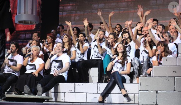 Les Enfoirés sur scène pour le spectacle des Enfoirés 2013 intitulé La boîte à musique, le 15 mars 2013.