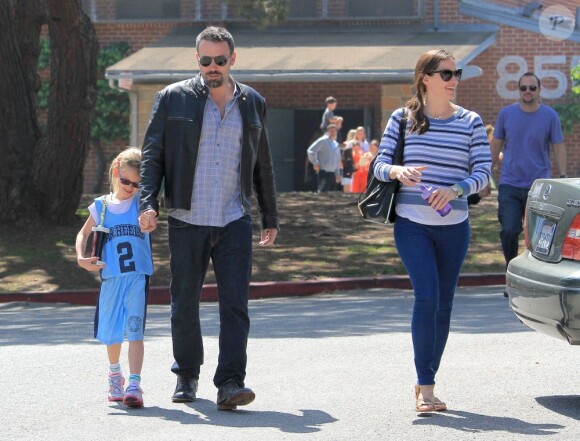 Jennifer Garner et Ben Affleck ont emmené la basketteuse Violet, Seraphina et Samuel faire du shopping à Brentwood, le 24 mars 2013