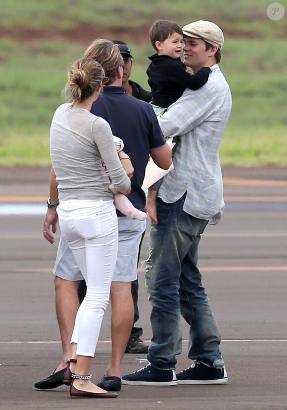 Gisele Bündchen arrive en famille sur l'île de Hawaï en février 2013